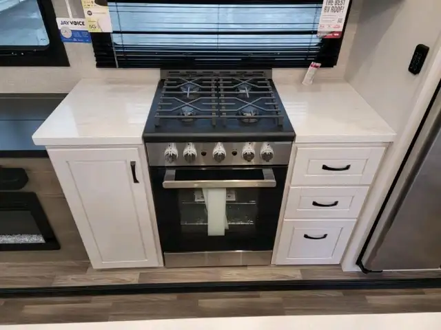 2025 JAYCO North Point 310RLTS in RVs & Motorhomes in Thetford Mines - Image 15