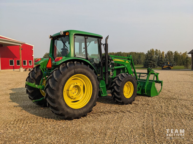 2011 John Deere MFWD Loader Tractor 6430 Premium in Farming Equipment in Regina - Image 3