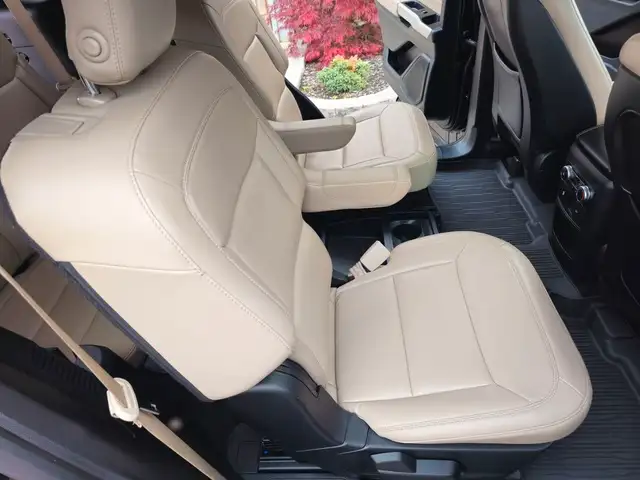 2020 Ford Explorer XLT 4WD in Cars & Trucks in Chatham-Kent - Image 49
