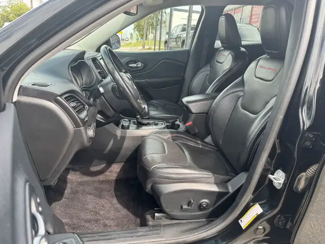 2019 Jeep Cherokee Trailhawk 3.2L 4WD in Cars & Trucks in Calgary - Image 8