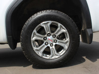 TRUCK FEATURES »» Impressive 5,850 kg towing capacity for heavy loads »» Crew Cab offers spacious se... (image 5)