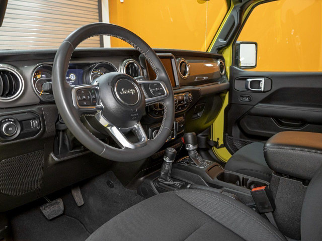 Jeep Wrangler SAHARA 4X4 *NAV* CARPLAY GR TECH BLUETOOTH ALPINE  in Cars & Trucks in Laurentides - Image 2