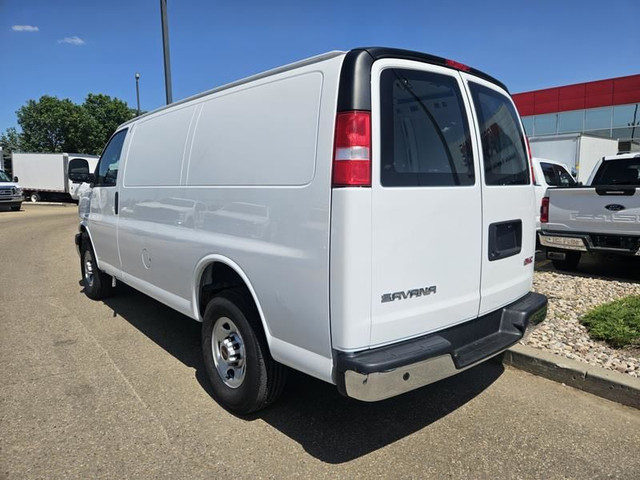 2022 GMC Savana Cargo Van RWD 2500 135", 4.3L V6 Gas, Cruise Con in Cars & Trucks in St. Albert - Image 3