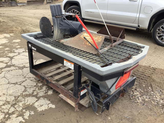 Bobcat Hopper Sander Spreader in Heavy Equipment in Grande Prairie - Image 3