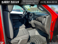 Elevate your workday with the powerful and resilient new Chevrolet Silverado 1500, boldly dressed in... (image 7)