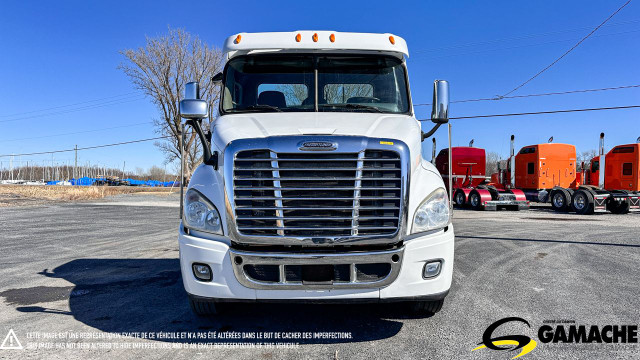 2011 FREIGHTLINER CASCADIA CA113DC DAY CAB in Heavy Trucks in Oshawa / Durham Region - Image 4