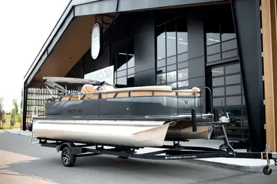 Includes Mercury 115 ProXS Command Thrust Engine & Trailer