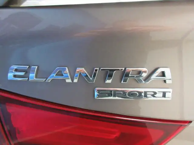 HYUNDAI ELANTRA 2015 SPORT AUTOMATIQUE **77 300 KM **1 PROPRIO** in Cars & Trucks in Lévis - Image 8
