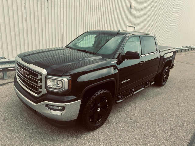 2017 GMC Sierra 1500 SLE Crew Cab 6.5 Ft In Triple Black - More  in Cars & Trucks in Mississauga / Peel Region - Image 4