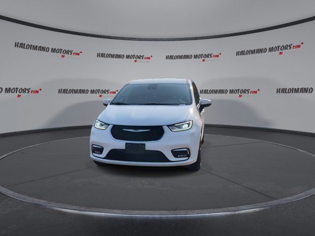 2023 Chrysler Pacifica Touring L in Cars & Trucks in Hamilton - Image 3