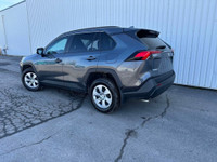 2021 Toyota Rav4 LE 2.5L FWD Financement Bancaire 1e 2e 3e chance Disponible —- FINANCEMENT MAISON D... (image 3)