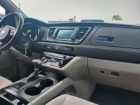 GARANTIE 1 ANS CREDIT DIRECT EN LIGNE AU WWW.AUTO-INTERNET.CA WOW 2017 KIA SEDONA TOUT EQUIPE 8 PASS... (image 4)