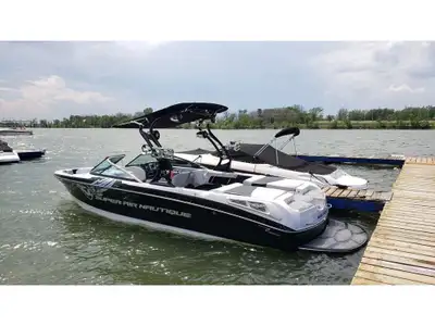 Super Air Nautique 230 2010 - Consignation pas de taxes Longeur / Length : 23’ Largeur / Beam : 100”...
