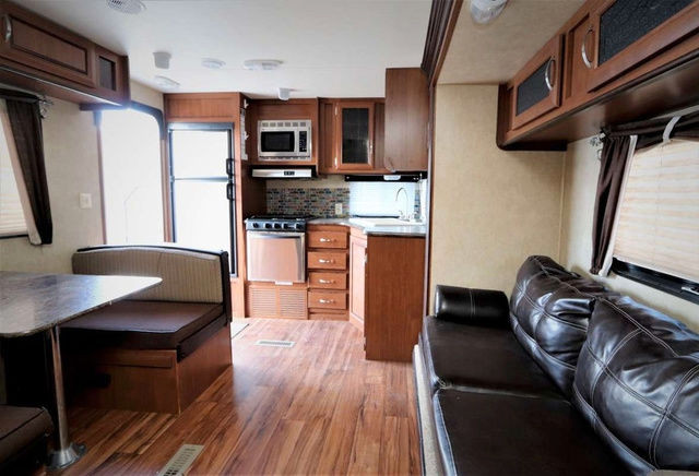 2015 Forest River Wildwood 24RKS in Travel Trailers & Campers in Calgary - Image 4