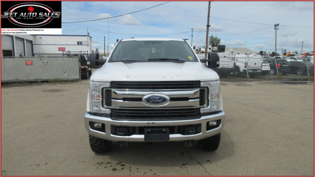 2017 Ford F-350 XLT CREW CAB FLAT DECK in Cars & Trucks in Edmonton - Image 3