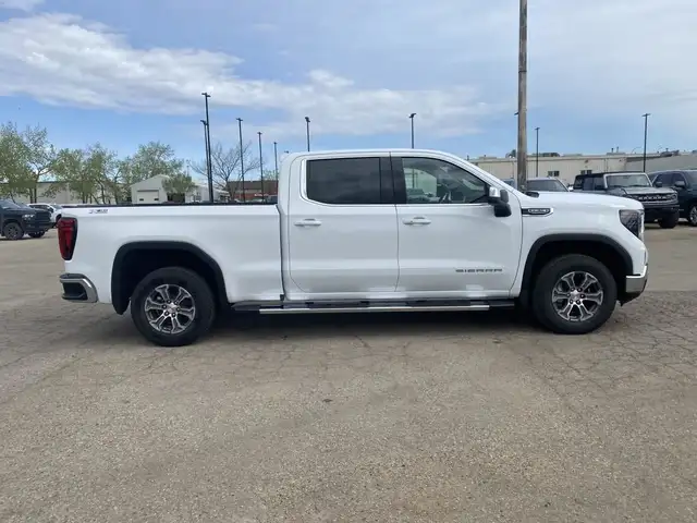 2025 GMC Sierra 1500 Crew Cab Standard Box 4-Wheel Drive SLE for in Cars & Trucks in Grande Prairie - Image 5