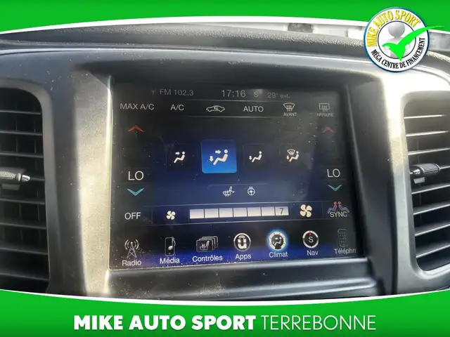 Chrysler 200 C berline 4 portes TA 2016 à vendre in Cars & Trucks in Laval / North Shore - Image 9