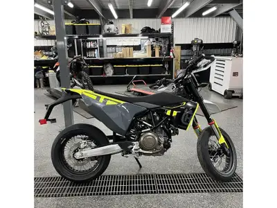2024 Husqvarna 701 SUPERMOTO Les photos peuvent être à titre indicatif et sans inscription. Les prom...