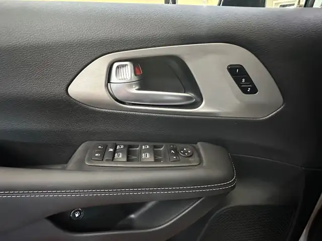 2024 Chrysler Pacifica Hybrid Select $5000 Federal Rebate inc... in Cars & Trucks in Nipawin - Image 5