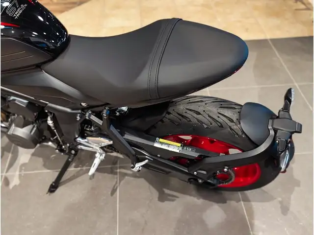 2026 Triumph Trident 660 Triple Tribute // Sapphire Black/Cobalt in Sport Bikes in Winnipeg - Image 13