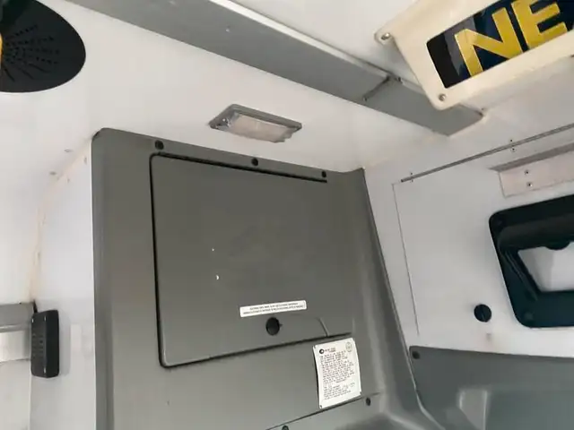 2018 chevrolet Express G4500 21 Passenger Bus With Wheelchair Ac in Heavy Trucks in Richmond - Image 22