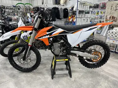 TRADE ALERT! This KTM 450 SX-F Factory Edition is in excellent condition and was very well maintaine...