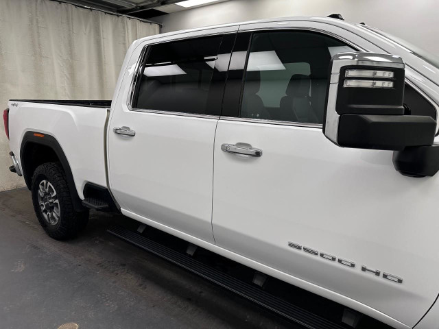 2023 GMC Sierra 3500HD SLT 6.6L DURAMAX 8CYL | HEATED & VENTE... in Cars & Trucks in Lethbridge - Image 2