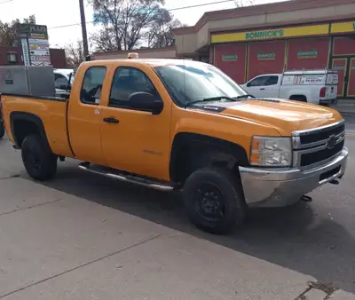 2011 CHEVROLET SILVERADO C2500 HE TOMMY TAILGATE LIFT GREAT FOR FAMILY AND WORK. ONE OWNER Engine: 6...