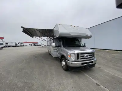 Winnebago Minnie Winnie Class C gas motorhome 26T highlights: Private Bedroom Bunk Over Cab U-shaped...