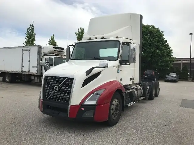 2021 Volvo VNL84300 dans Camions lourds dans Delta/Surrey/Langley - Image 4