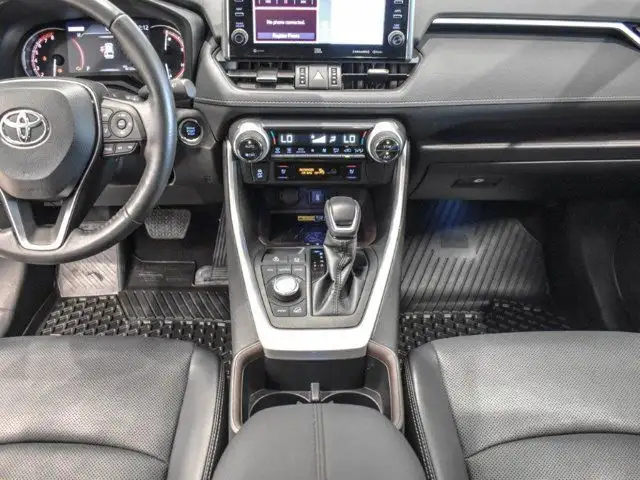 2022 Toyota RAV4 Limited in Cars & Trucks in Calgary - Image 18