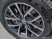 * 8-speed automatic transmission with Tiptronic 4MOTION * Cruise control * Electronic Stability Cont... (image 8)