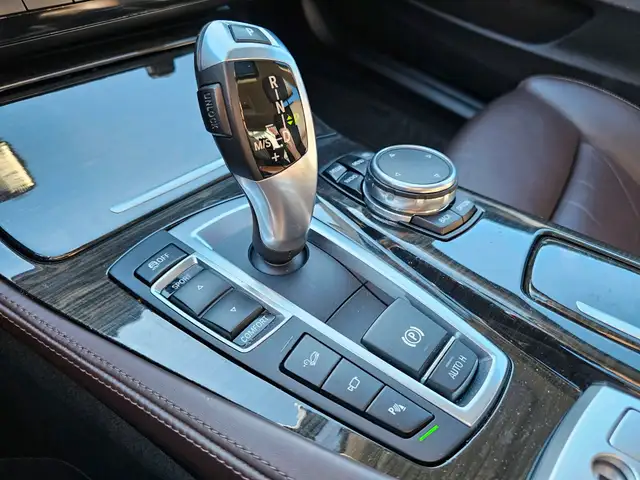2016 BMW 5 Series 4dr Sdn 528i xDrive AWD in Cars & Trucks in Oakville / Halton Region - Image 18