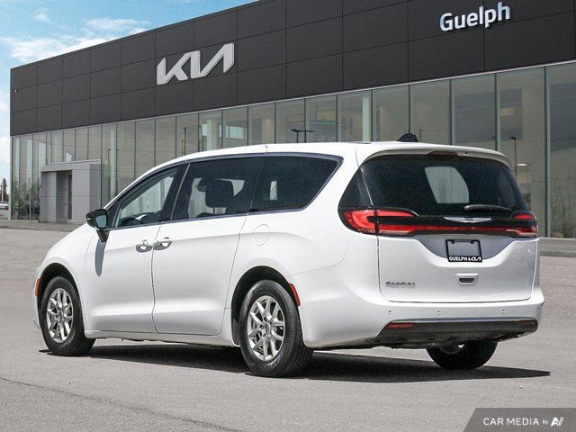 2024 Chrysler Pacifica Touring L | Bucket Seats | Power Lift in Cars & Trucks in Guelph - Image 3