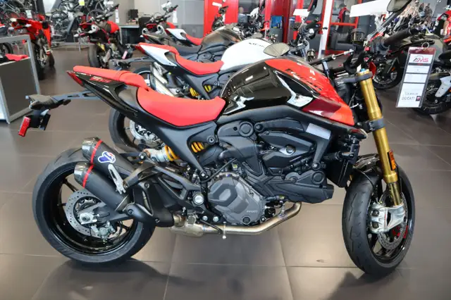 2025 Ducati Monster SP in Sport Bikes in Edmonton - Image 3