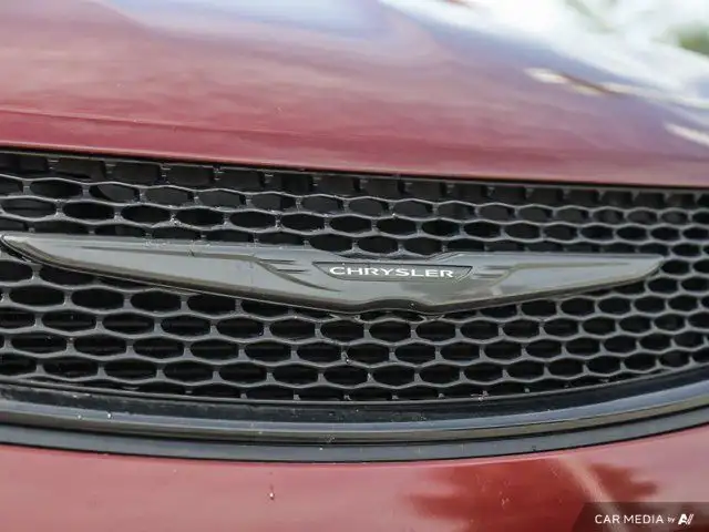 2018 Chrysler Pacifica Touring-L Plus | Apple CarPlay | Leather in Cars & Trucks in London - Image 13