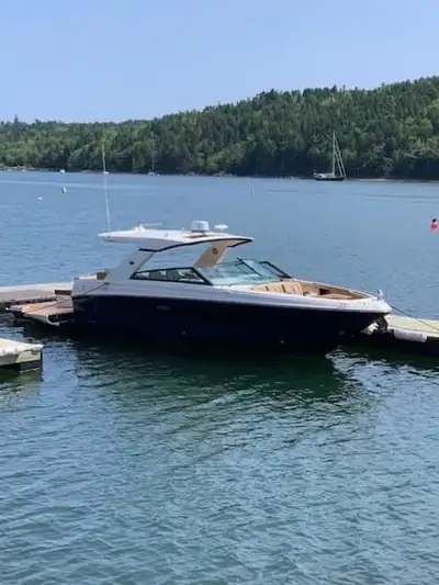 One owner , dealer maintained.. get into this classy sporty 400 SLX ! INCLUDES: Mercury T ECT 8.2 MA...