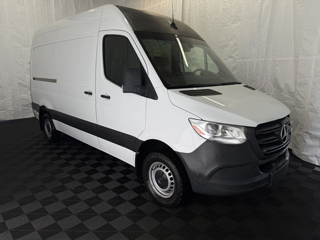 2022 Mercedes-Benz Sprinter Cargo Van 2500 STANDARD ROOF 3.0L TU in Cars & Trucks in Lloydminster - Image 2