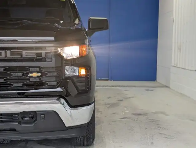 2025 Chevrolet Silverado 1500 Work Truck- Trailering Pkg in Cars & Trucks in Barrie - Image 8