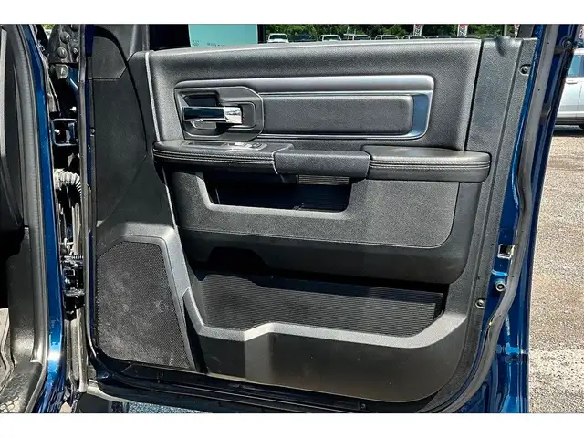 2022 Ram 1500 Classic Warlock Crew V8 | All Terrain Pkg | Alpine in Cars & Trucks in Mississauga / Peel Region - Image 20