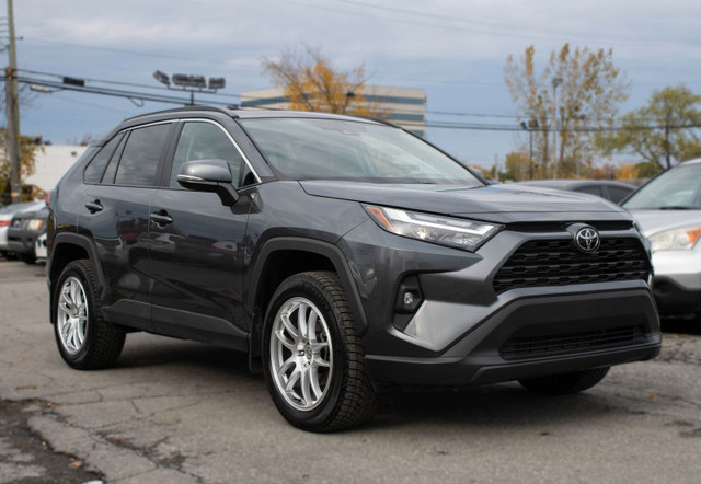 2022 Toyota RAV4 XLE Premium TOIT OUVRANT/MAGS/CARPLAY/SIÈGES CU in Cars & Trucks in City of Montréal - Image 3