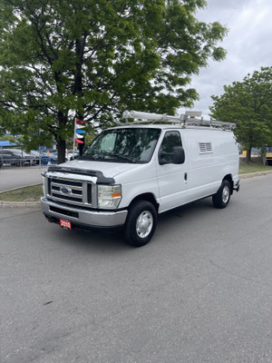 2010 Ford Econoline Cargo Van HEAVY DUTY  /  1 TON  /  CUMMINS G