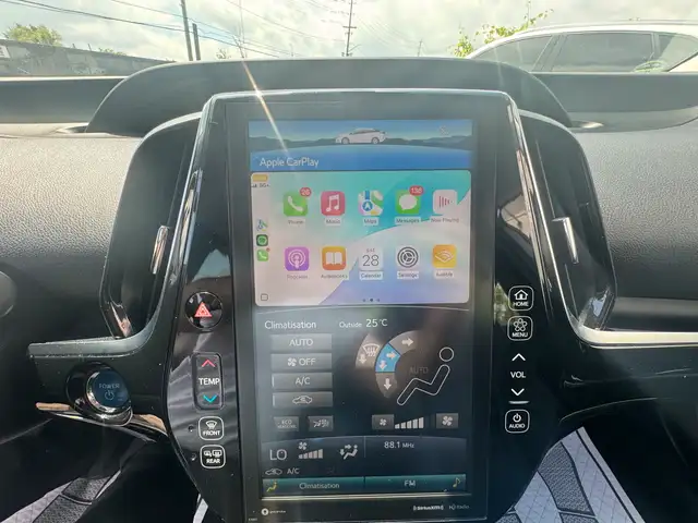 2020 Toyota Prius Prime XLE dans Autos et camions dans Ottawa - Image 28