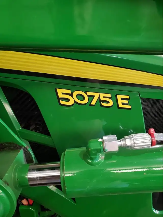 JD 5075E - 2021 in Heavy Equipment in Saskatoon - Image 5