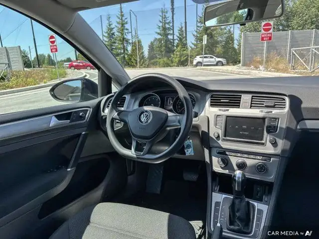 2017 Volkswagen Golf SportWagen Trendline | Connectivity dans Autos et camions dans Tricities/Pitt/Maple - Image 10