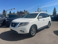 2014 Nissan Pathfinder Leather / 7 seater