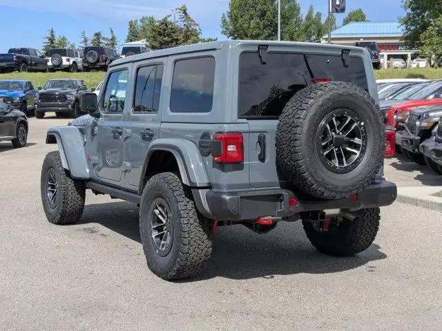 2025 Jeep Wrangler Rubicon X - 35 A/T TIRES - BEADLOCK RIMS dans Autos et camions dans Calgary - Image 6