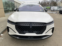 The 2025 Nautilus is a new take on the midsize favourite Lincoln. The front end and signature grill... (image 1)
