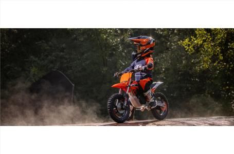 2024 KTM SX-E 2 in Dirt Bikes & Motocross in Lethbridge - Image 3