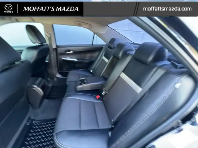 2014 Toyota Camry SE dans Autos et camions dans Barrie - Image 45